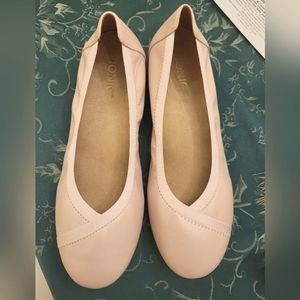 Nwot pink vionic Caroll ballet flats